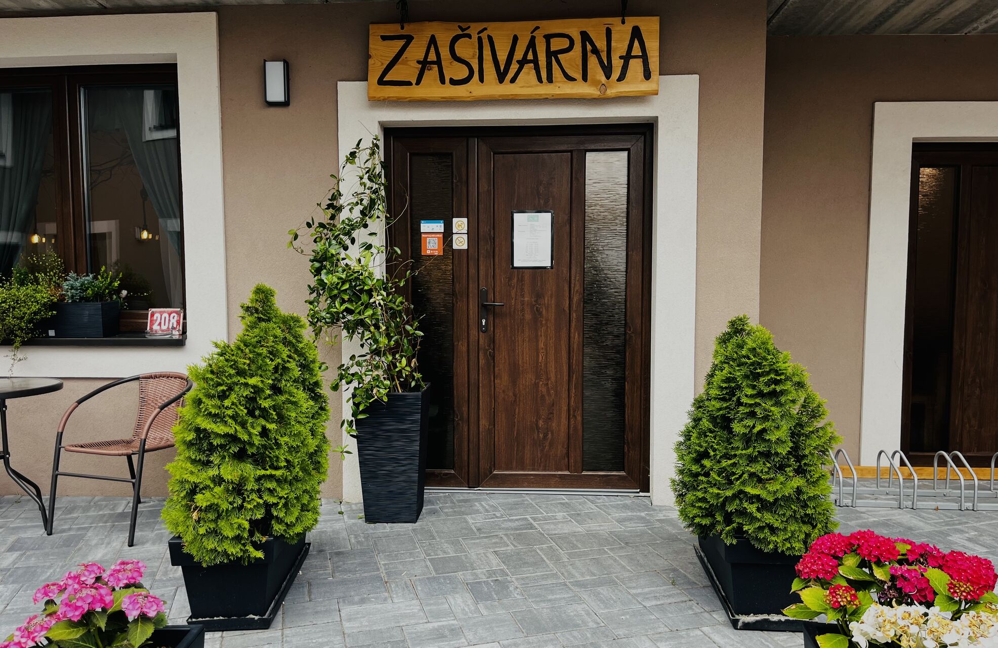 KAVÁRNA ZAŠÍVÁRNA