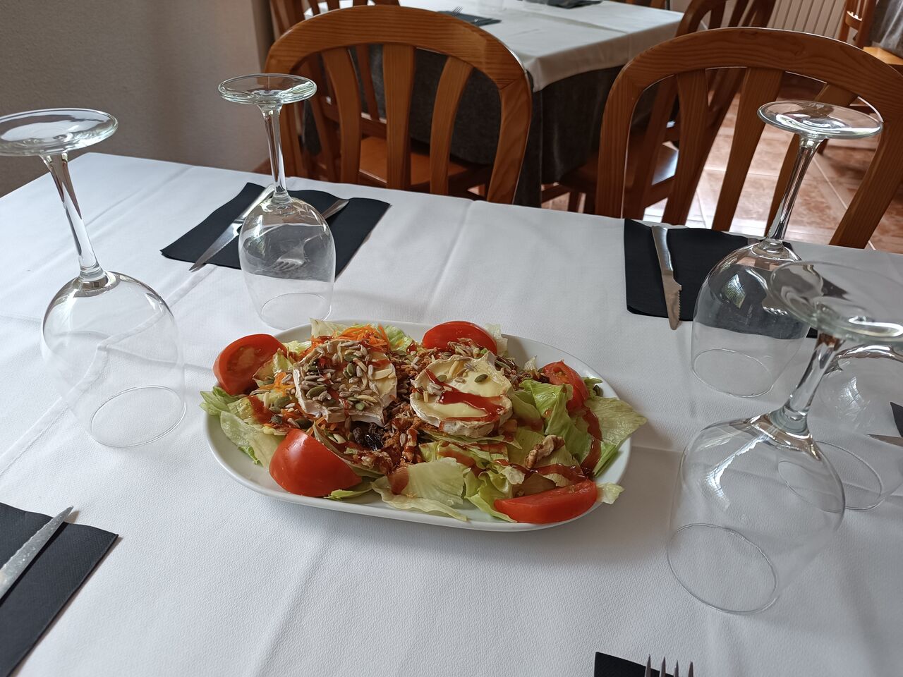 Ensalada de rulo de cabra