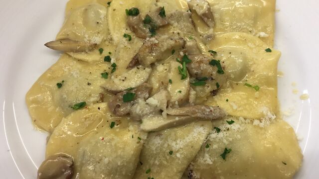 Selbst gemachte ravioli mit steinePilzen 