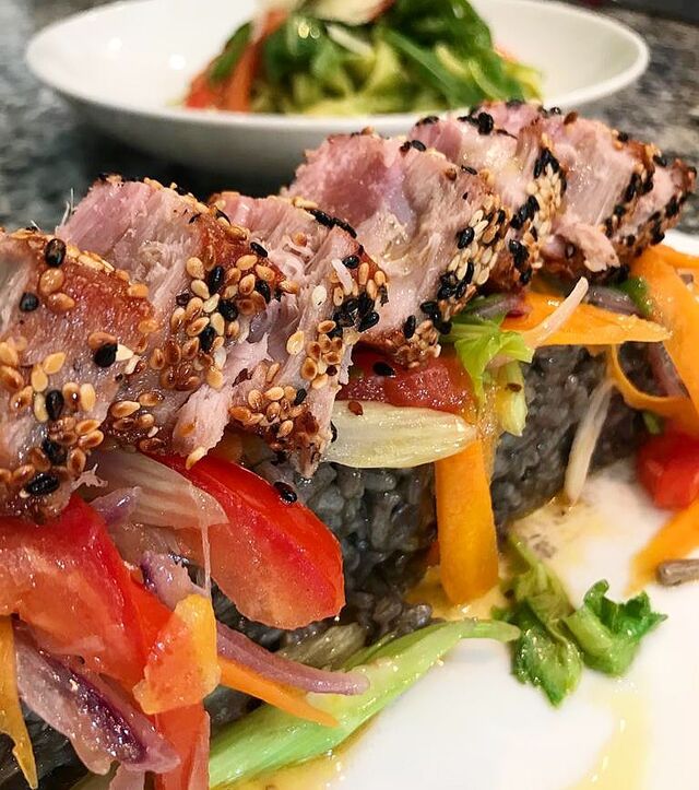 Risotto mit Gemüse und Tataki-Thunfisch