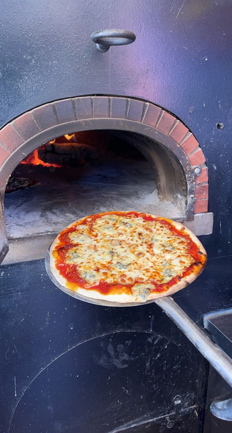 Pizza au feu de bois
