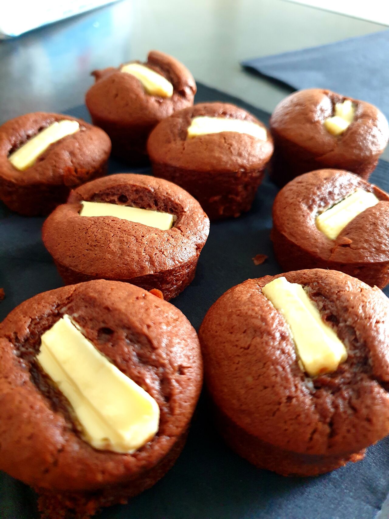 Mini-muffins chocolat noir, coeur chocolat blanc