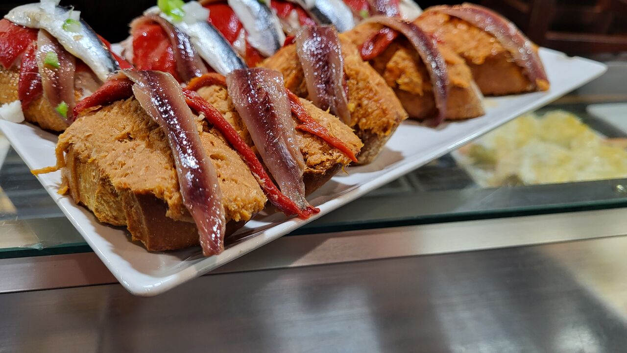 Bonito con anchos y alegriari