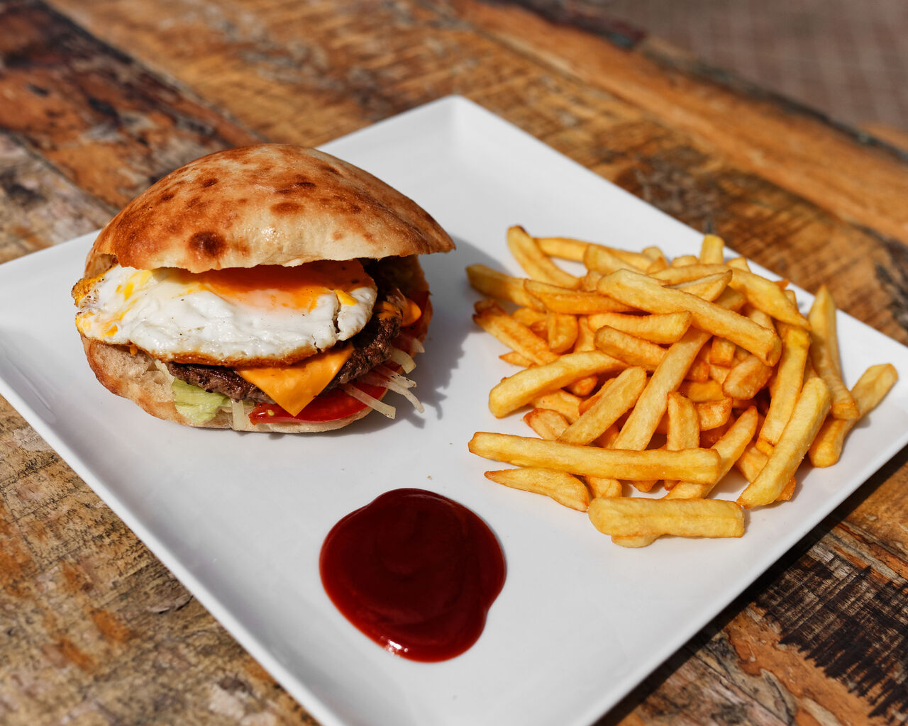 Kebab Eggs, pain rond maison 