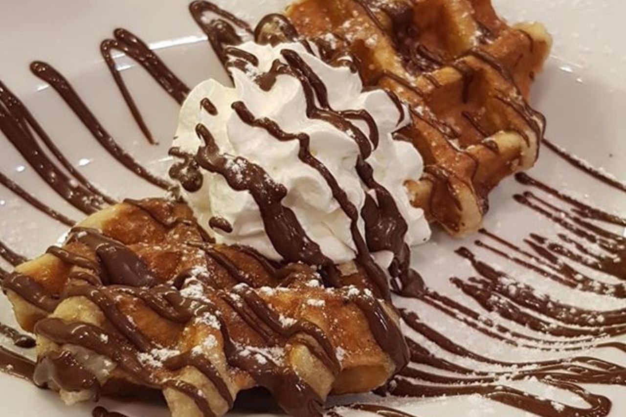 GOFRE CON NATA Y CHOCOLATE