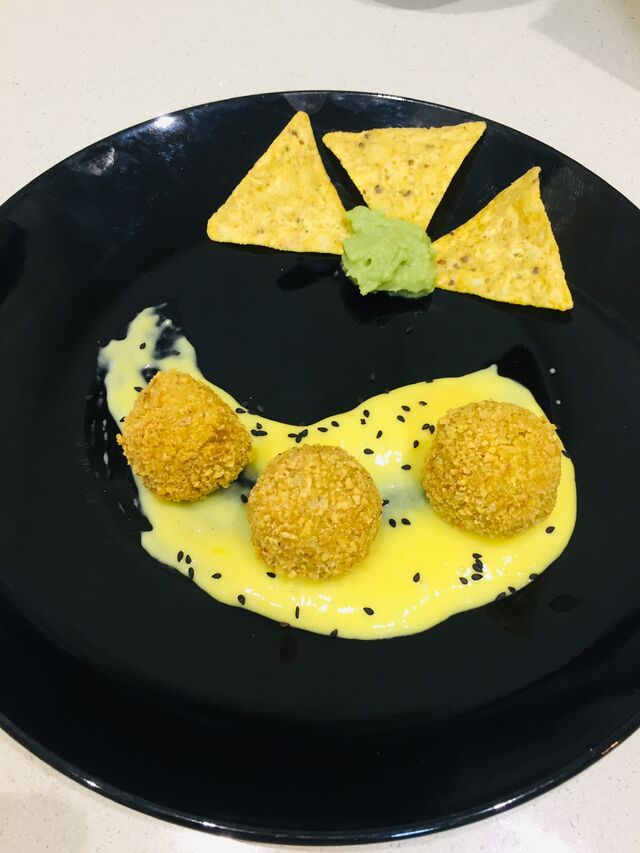  Croquemoles con salsa de mango