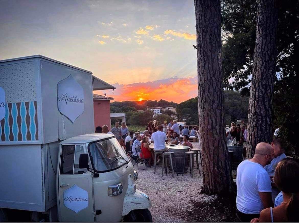 Privatisez-nous pour tous vos événements professionnels ou privés
(Photo prise au domaine Réal Saint Jean - Puget)