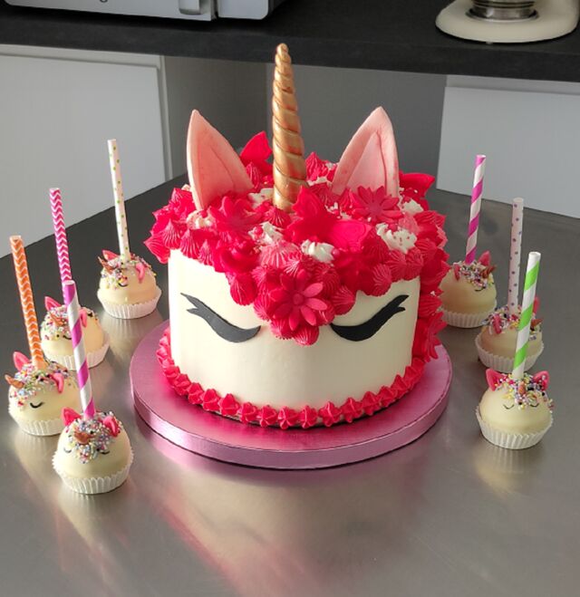Gâteau licorne rouge