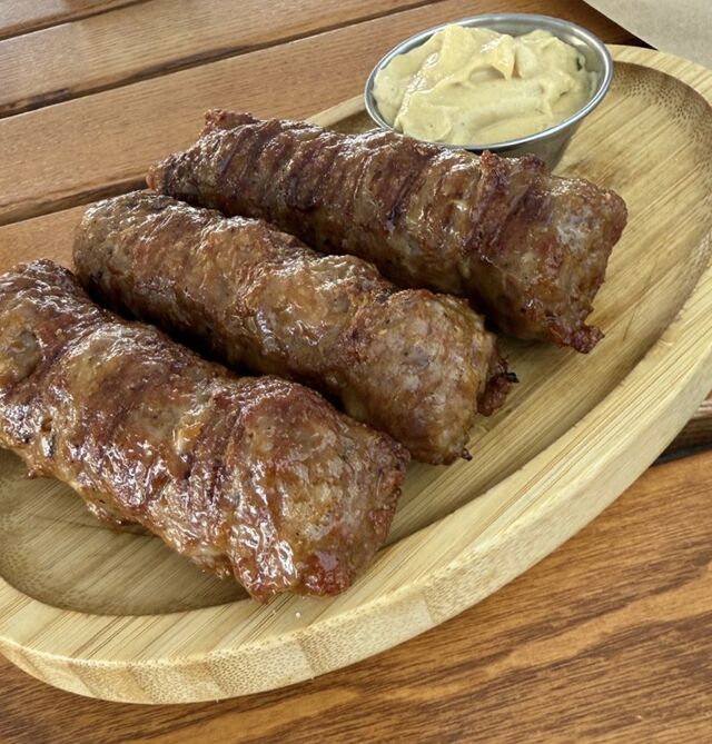 Meniu mici ( 4 mici +mustar si bagheta inclusa )