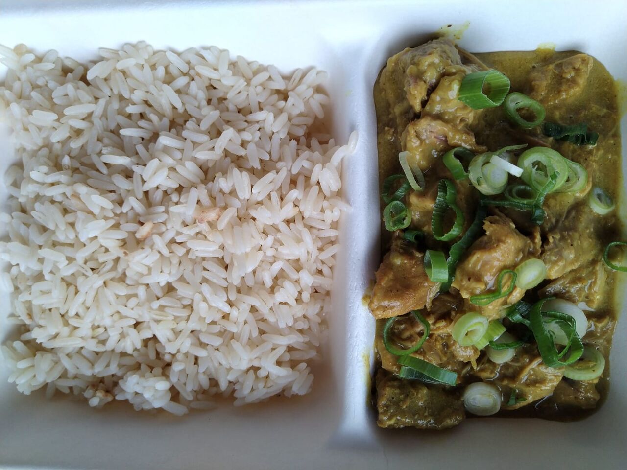 sauté de porc au curry Madras et lait de coco, riz