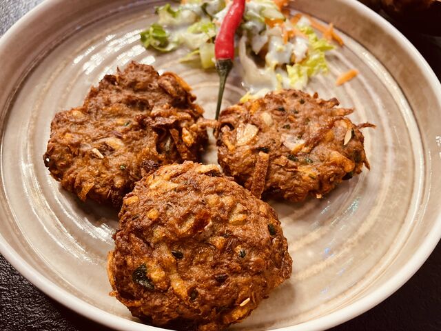 Keema pakoda ( viande hachée, oignons, coriandre et massala) 