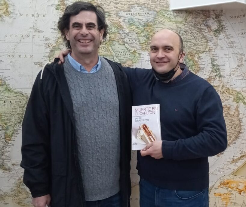 Muerte en el cartón.
Javier Sagastaberri 