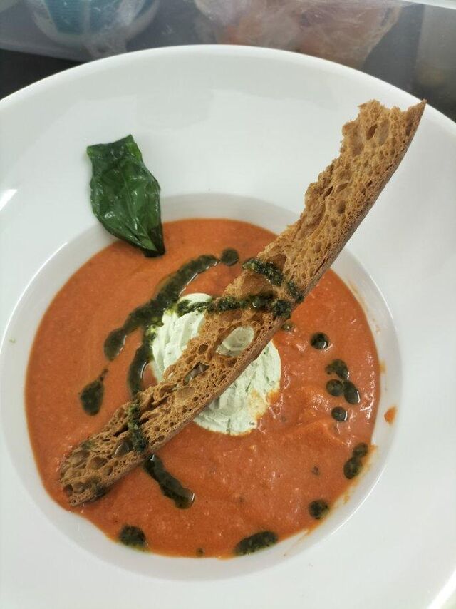 Gaspacho crème de tomate au basilic
