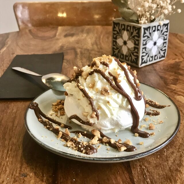 Pavlova au gianduja! Juin 2022
(Nossa Pizzeria Sète)