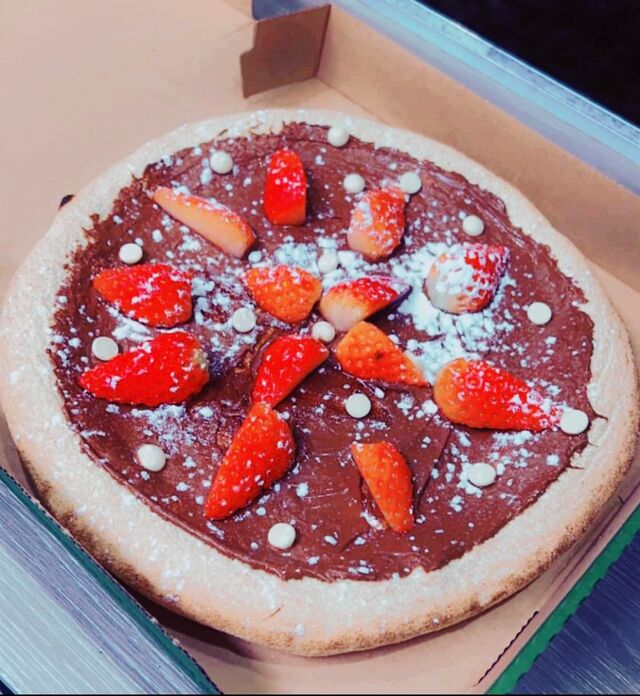 Pizza dessert fraises