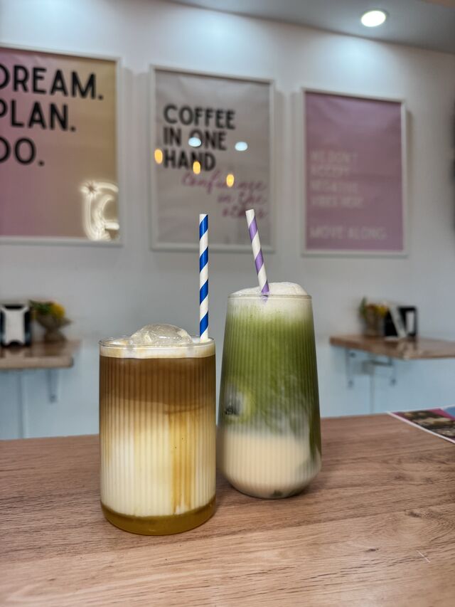 Iced matcha y vainilla latte 