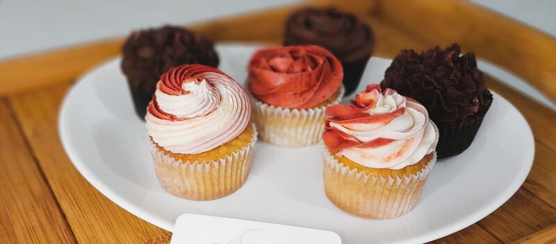 Cupcakes chocolat et vanille, glaçage couler