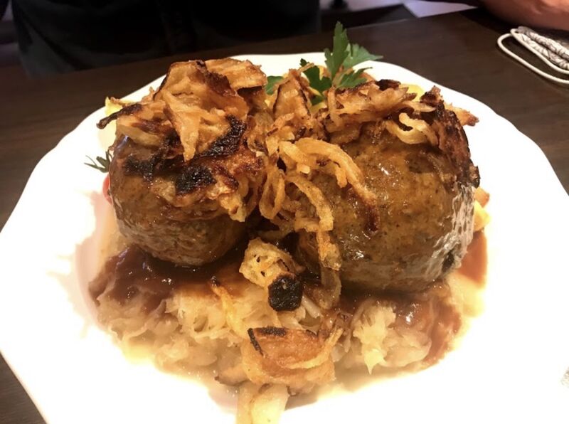 Impression aus der Küche - Leberknödel mit Sauerkraut