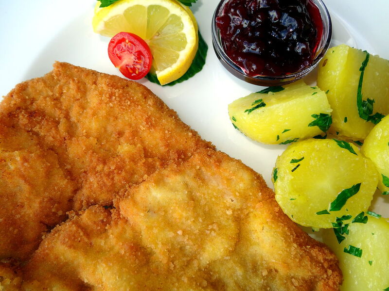 Knuspriges Schnitzel Wiener Art vom Schwein - auf Anfrage auch glutenfrei!