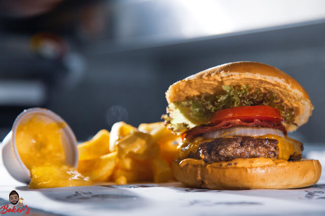 Der Cheeseburger Bacon mit Steakfries. 100% Beef. 100% Tasty. #beefburger #burger #steakfries #joppie #fresh #premiumfood 