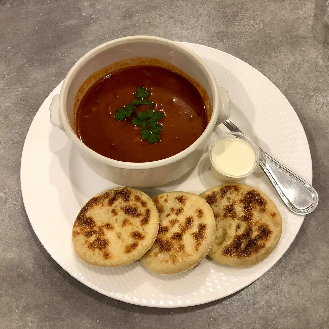 Goulash et son pain maison