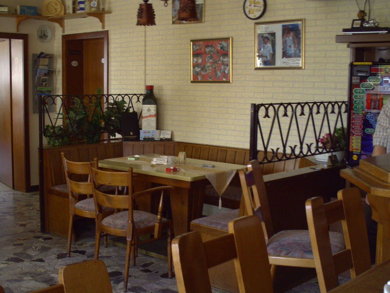 Sitzgelegenheit für ca. 6 bis 8 Personen