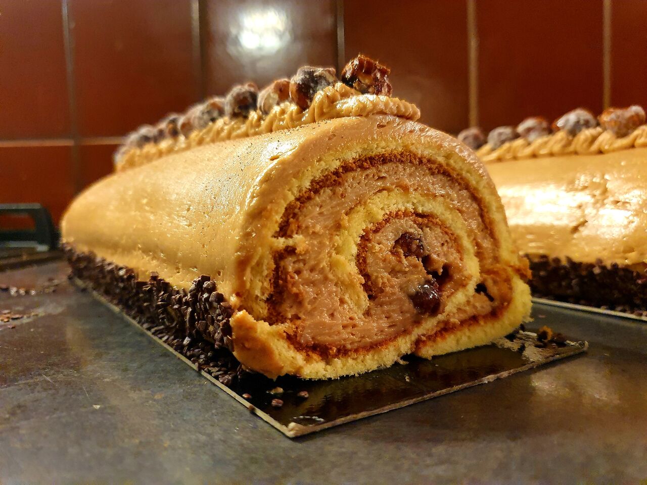 Bûche praliné et noisettes caramélisées