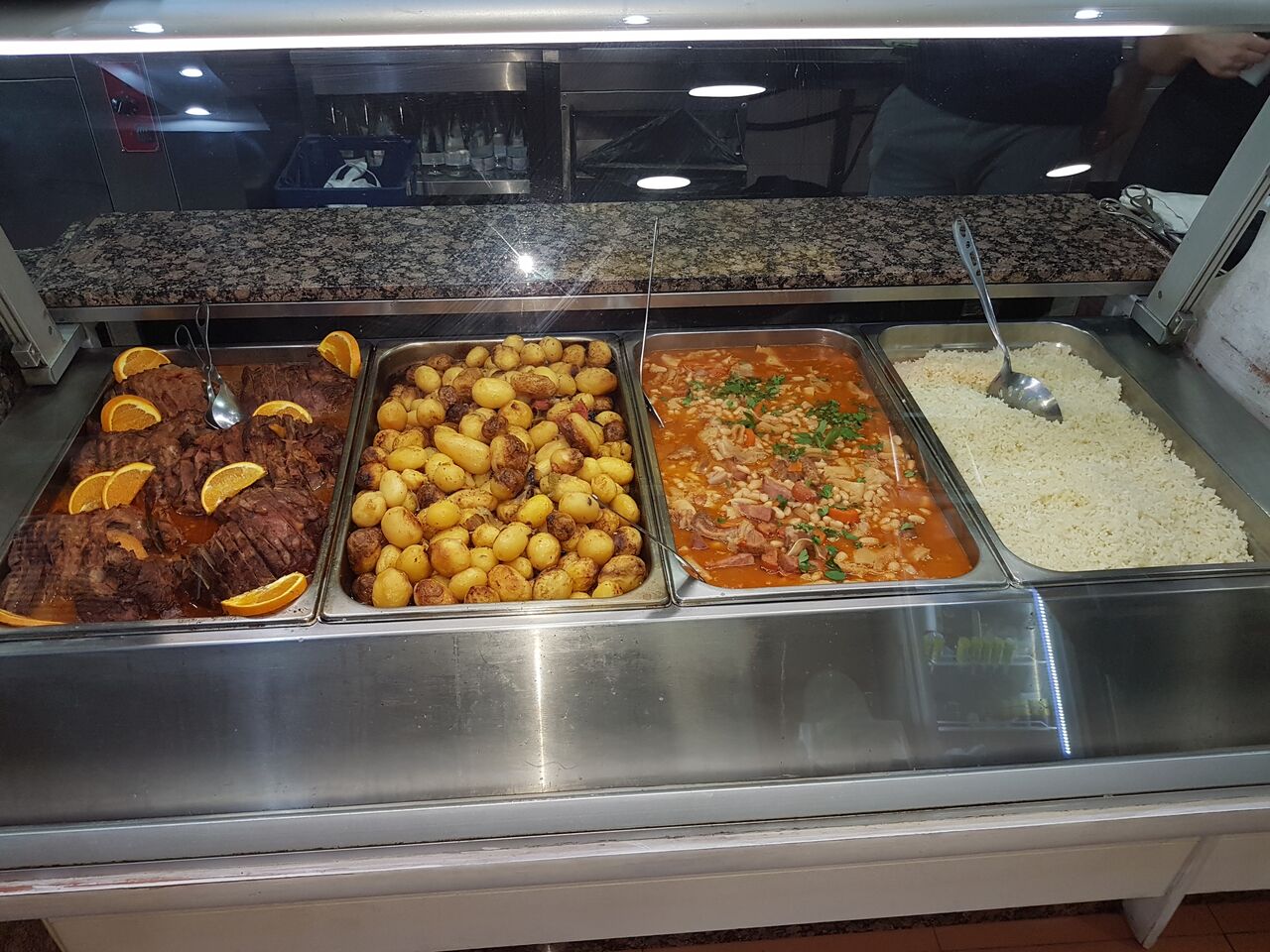 Nosso Take way ao domingo
Tripas a moda do Porto
Vitelinha assada no forno
Lombo de Porco assado
Cabrito assado no forno 