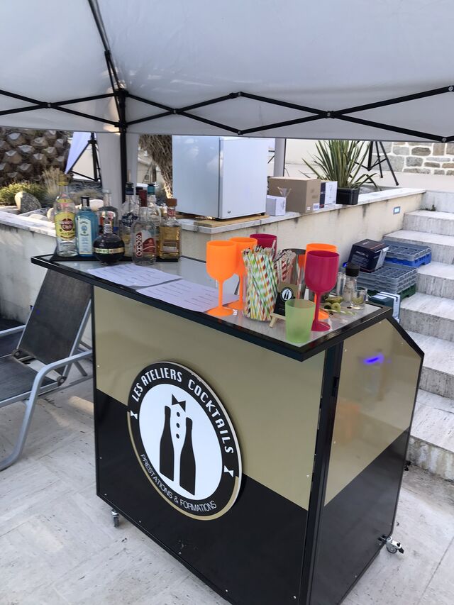 Comptoir mobile pour une pool party