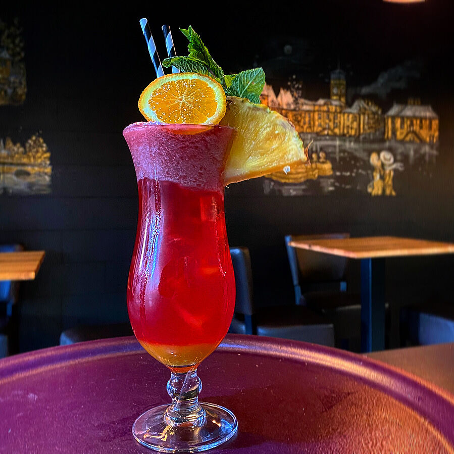 Cocktai sur mesure :
Le saviez-vous ? Vous pouvez demander un cocktail sur mesure aux serveur. Notre barman s’occupera de tout!