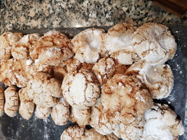 GHRIBA AMANDE
AMANDE,NOIX DE COCO,OEUFS,BEURRE,CANNELLE
1,00 EURO/PIECE
25 EUROS LE KILO SUR COMMANDE