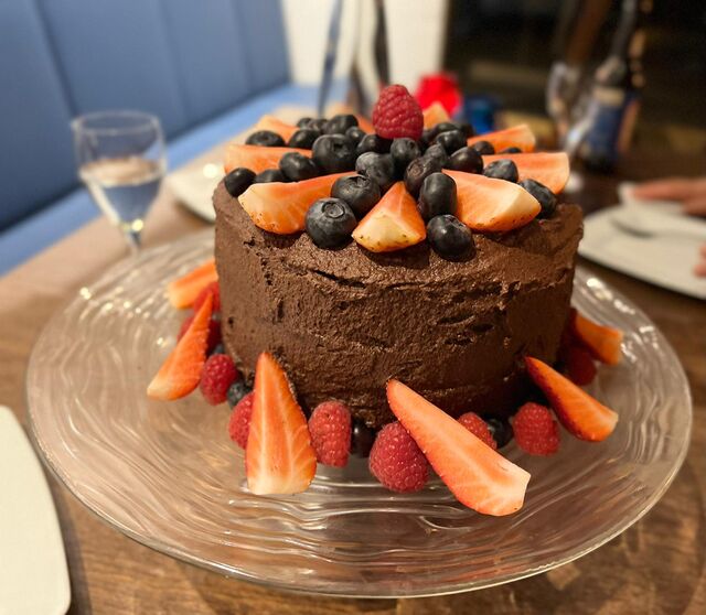 HAUSGEMACHTE VEGANE SCHOKOTORTE