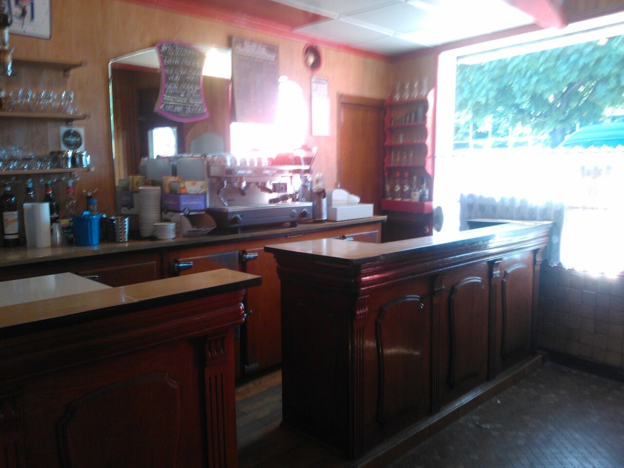 Notre bar d'époque datant de 1890, et posé à cet emplacement par notre arrière Grand Mère