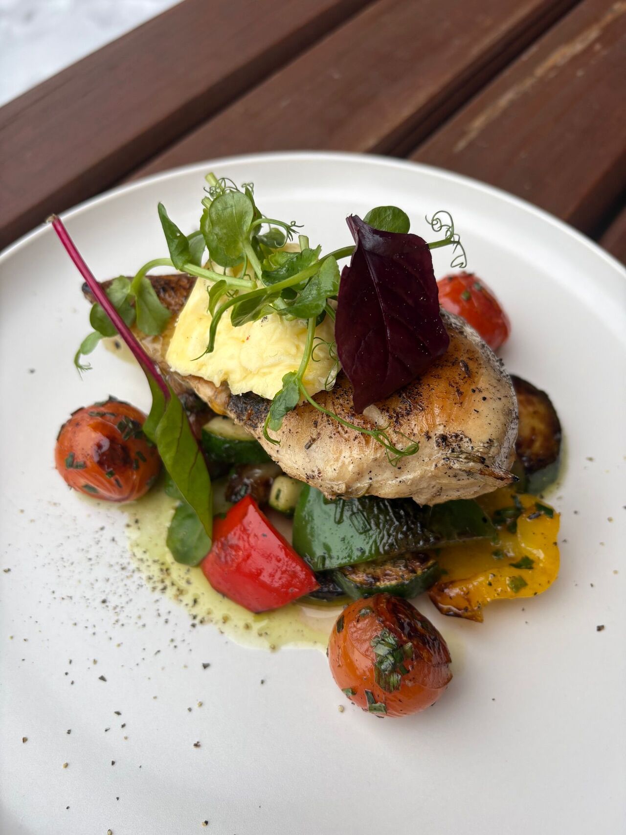 Kuřecí prso na bylinkách s grilovanou zeleninou