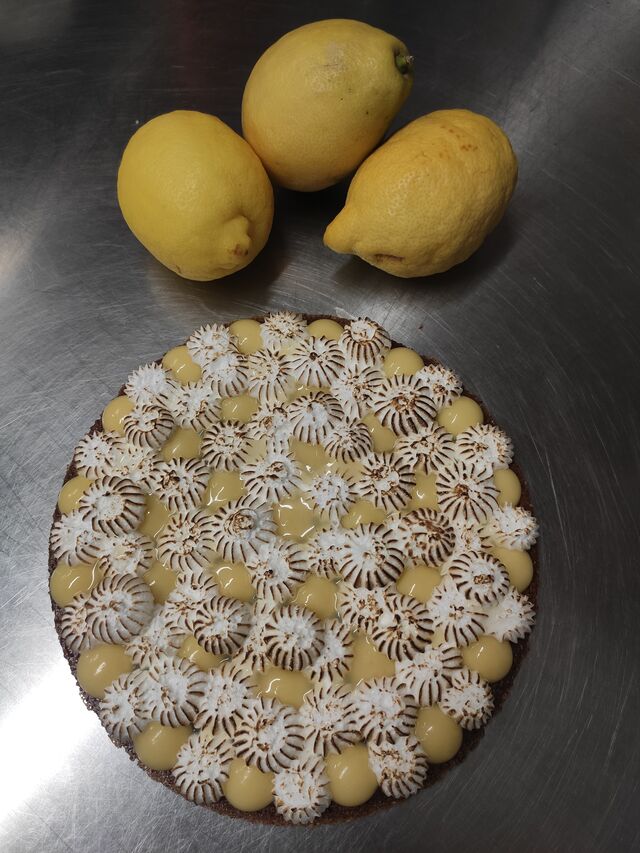 Tarte au citron meringuée 6 parts 21 €