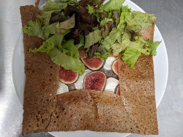 Galette de saison aux figues fraîches de Solliès et fromage de chèvre