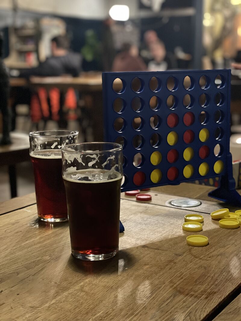 Le coin chill : des jeux de société, bières artisanales et bonne ambiance