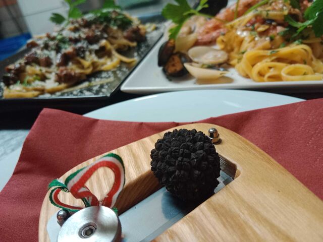 Tagliatelle al Tartufo and Fettucine allo Scoglio
