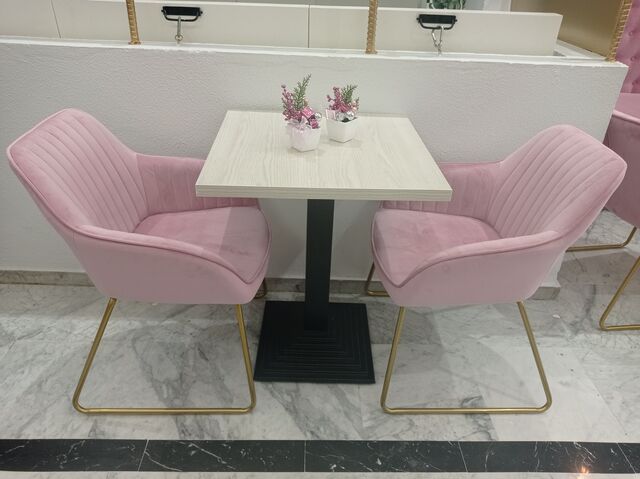 Mesas de 2 a 6 comensales. Estilo único y suave para su comodidad.