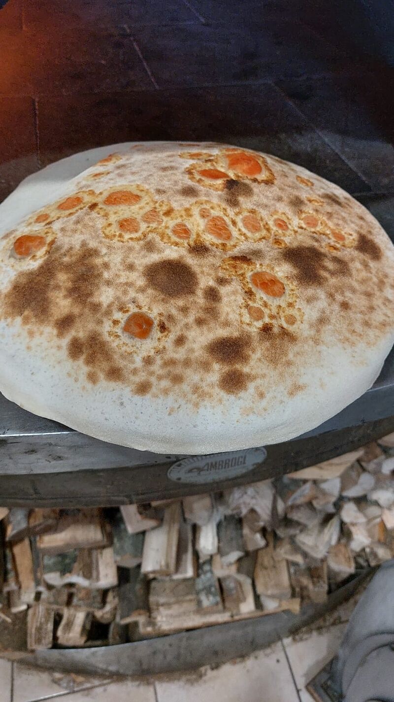 Le nostre pizze sono cotte in forno a legna