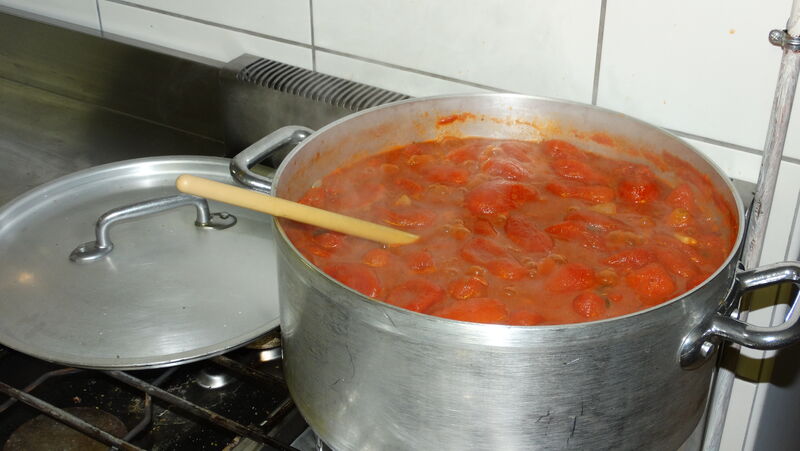 Sauce tomate maison.
Cette sauce que nous faisons cuire doucement dans la pure tradition italienne est la base de nos pizzas
