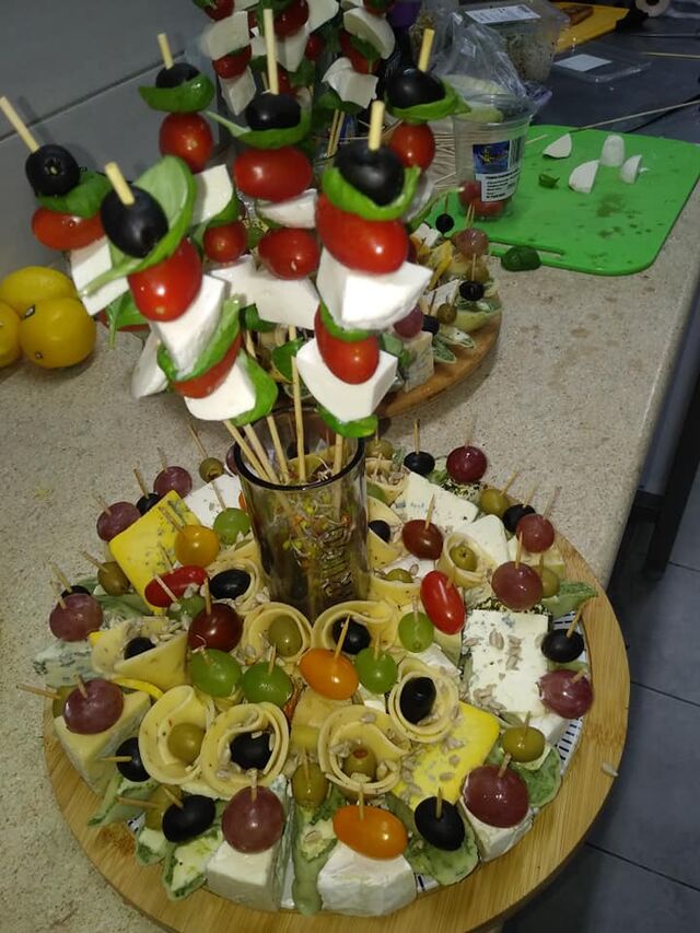 DESKA SERÓW , SZASZŁYKI Z MOZARELLI