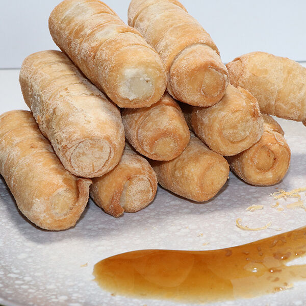 #TequeñoVenezolanos
Nuestros Pequeños venezolanos rellenos de queso.