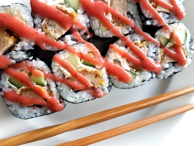 RAMÈNE TA FRAISE
(poulet - cream cheese - concombre - coulis de fraise)