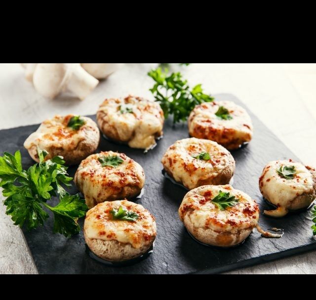Champiñones rellenos de beicon y queso