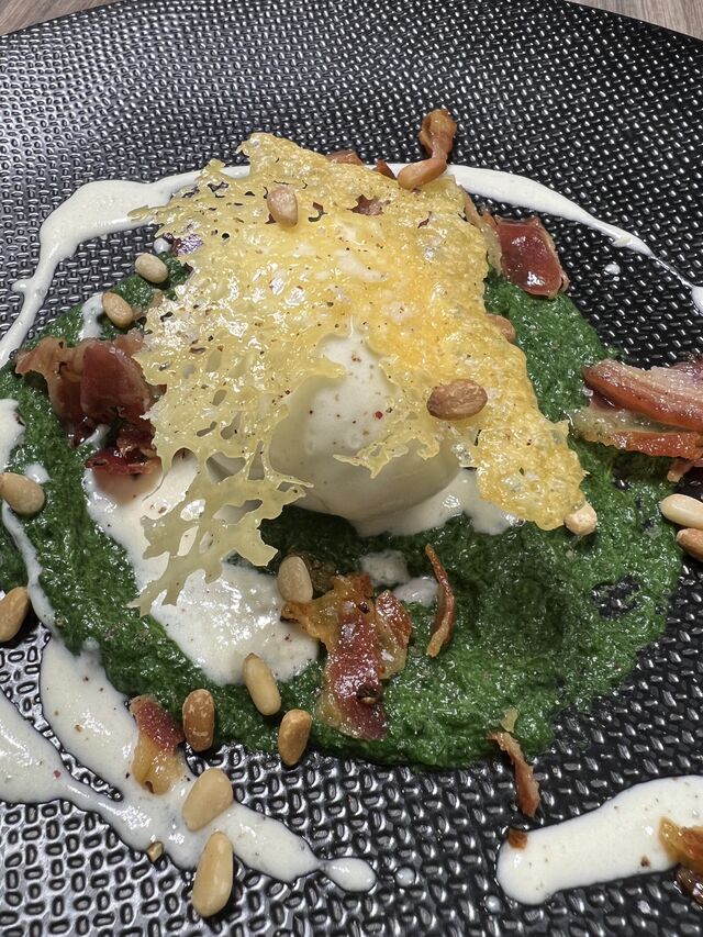 L’Oeuf Mollet Florentine par Sodad, Crème de Comté, Purée d’Epinards, Pancetta et Pignons de Pin
