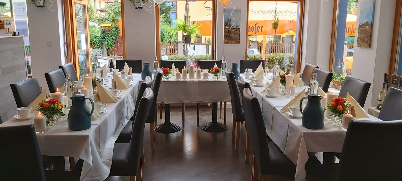 Unsere U-Tafel für eine Veranstaltung
Hier eine familiäre Hochzeit