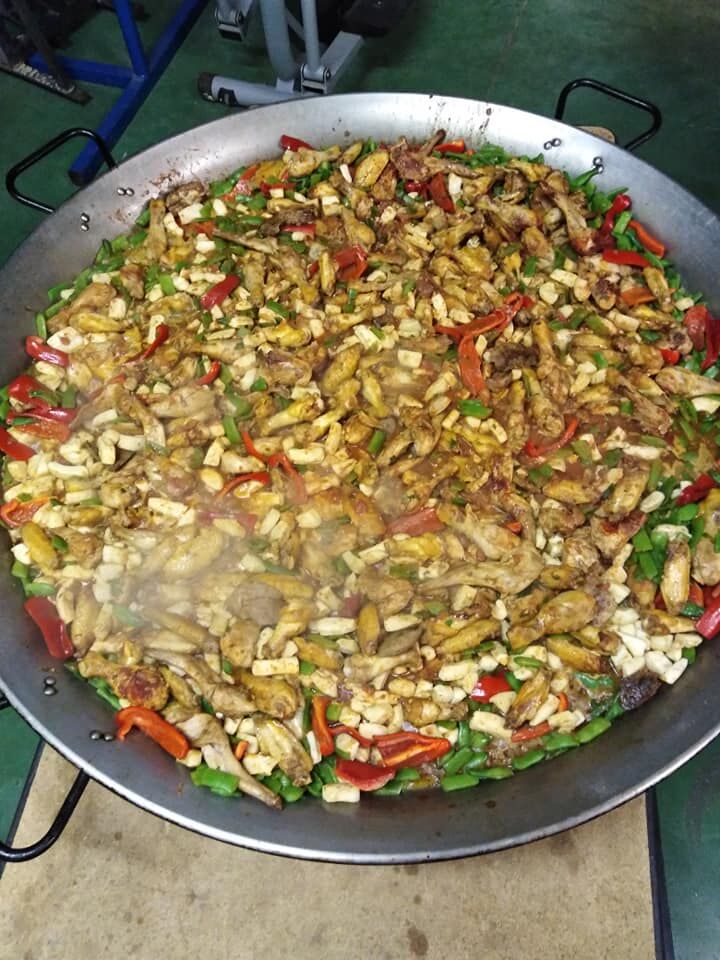 Réalisation d'une paella pour 120 personnes