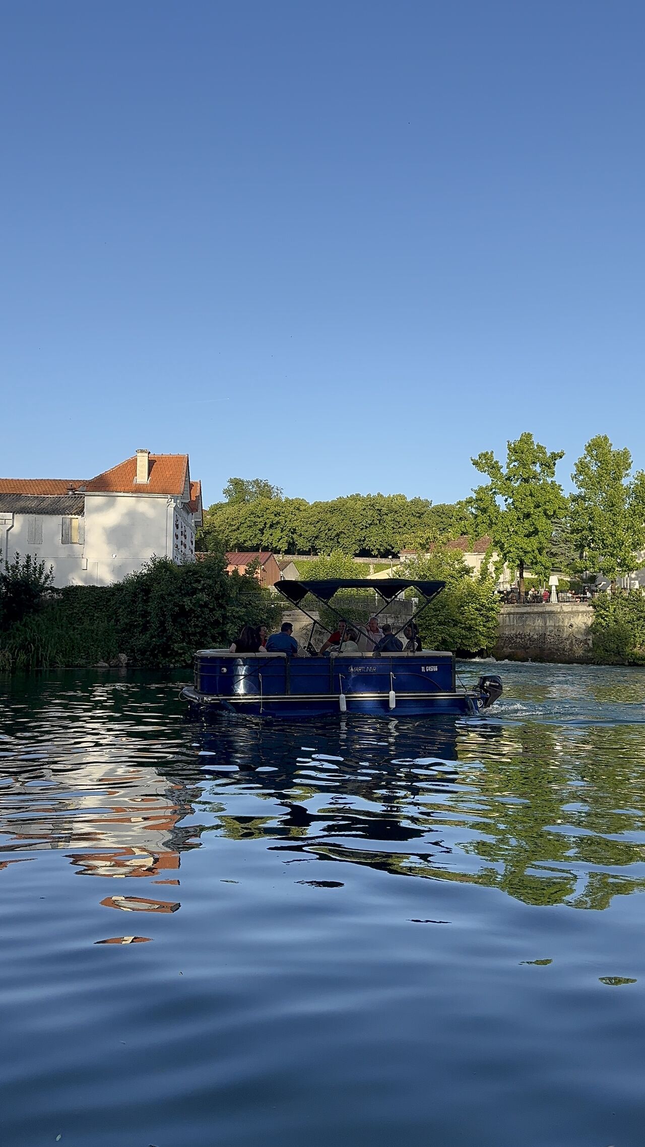 Notre bateau qui débute sa belle balade au couché du soleil 