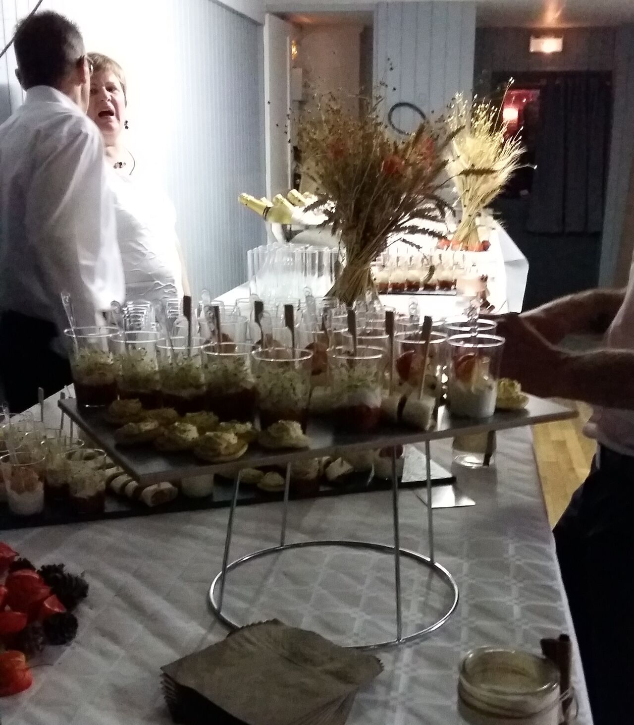 Présentation d'un cocktail de mariage. 